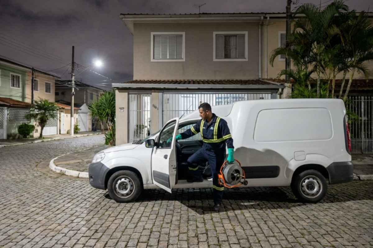 Atendimento profissional 24h para banheiro entupido em Itaquera