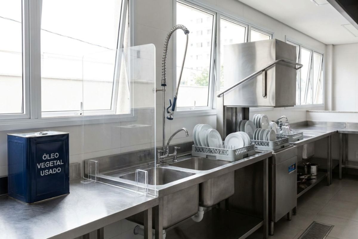 Prevenção de entupimento em caixa de gordura de cozinha em Santo Amaro